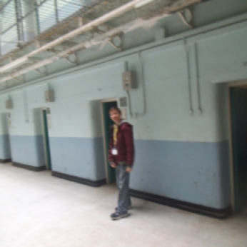 F looking around he cell block